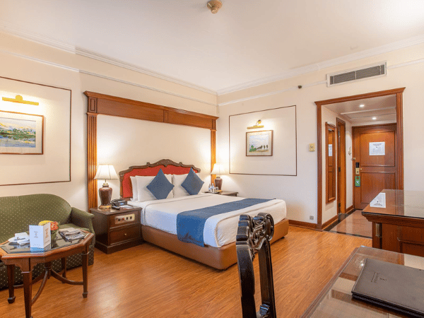 Everest Hotel
